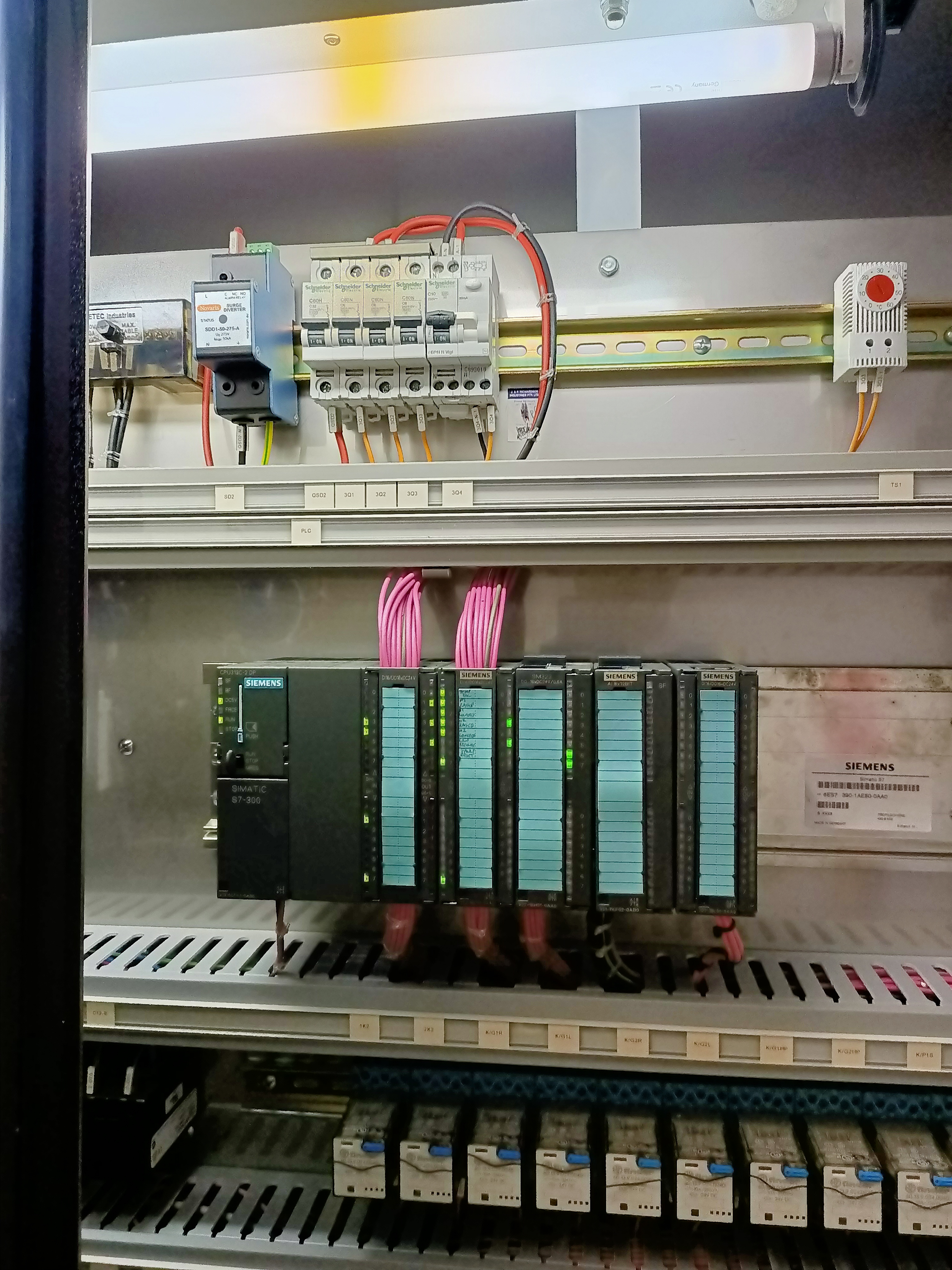 1__Siemens S7-300 PLC Panel